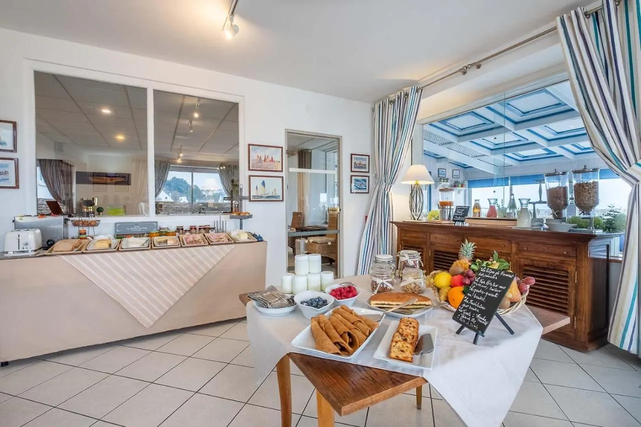 ***  Hotel Restaurant De La Plage Audierne France